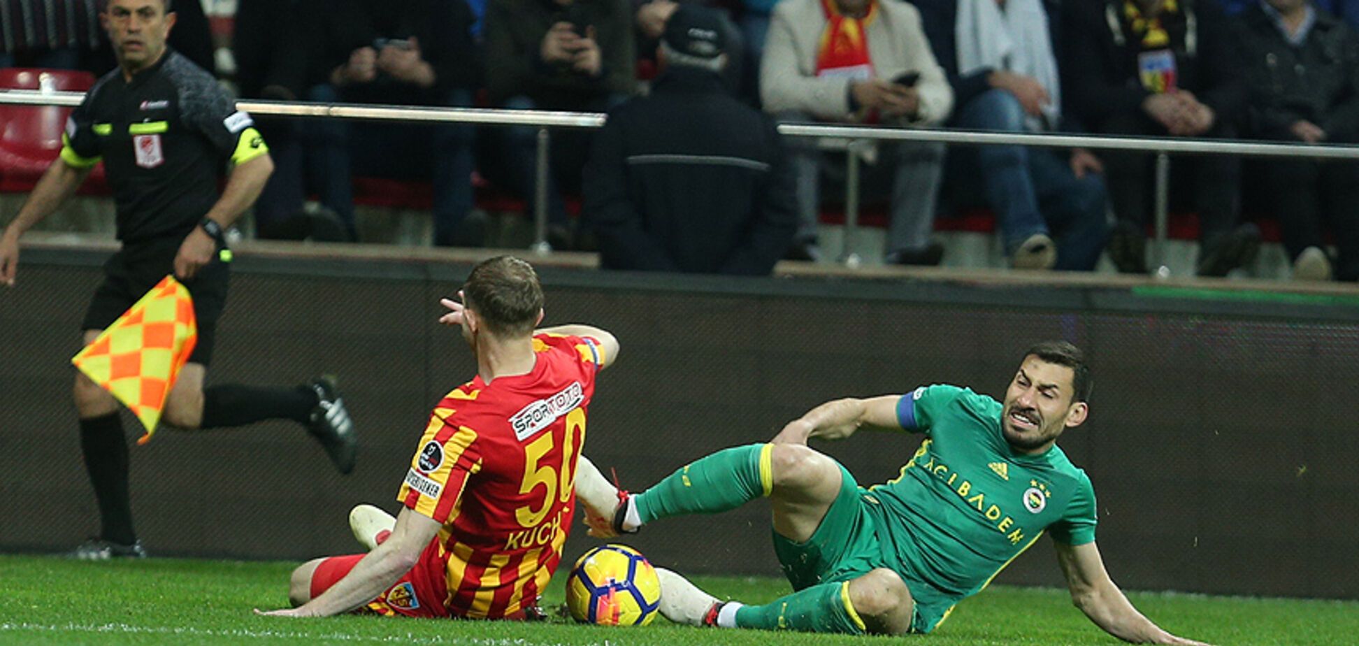 Футболістів збірної України принизили в Туреччині