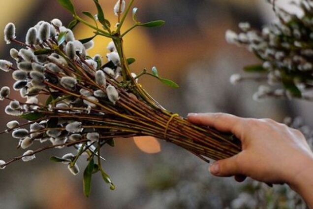 Бабушка, приговаривая 'нехристи проклятые', начала хлестать девчонок по лицам