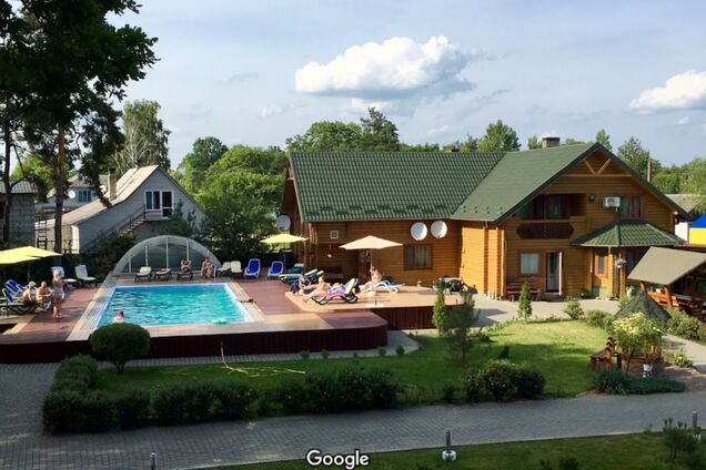 На Волыни семья таможенников резко обросла ценным имуществом: фото богатства