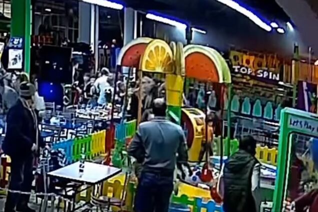 Трагедия в Кемерово: опубликовано новое видео начала смертельного пожара