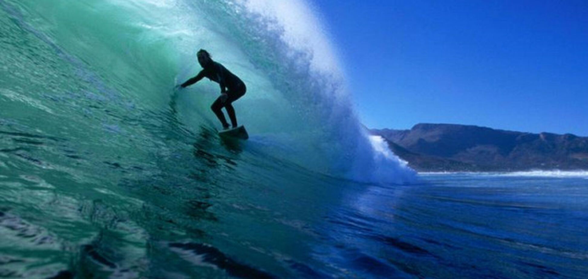 Зловив 25-метрову хвилю: серфер виконав вражаючий трюк