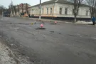 В Глухове в ямах на дорогах высадили цветы, чтобы заставить Терещенко работать