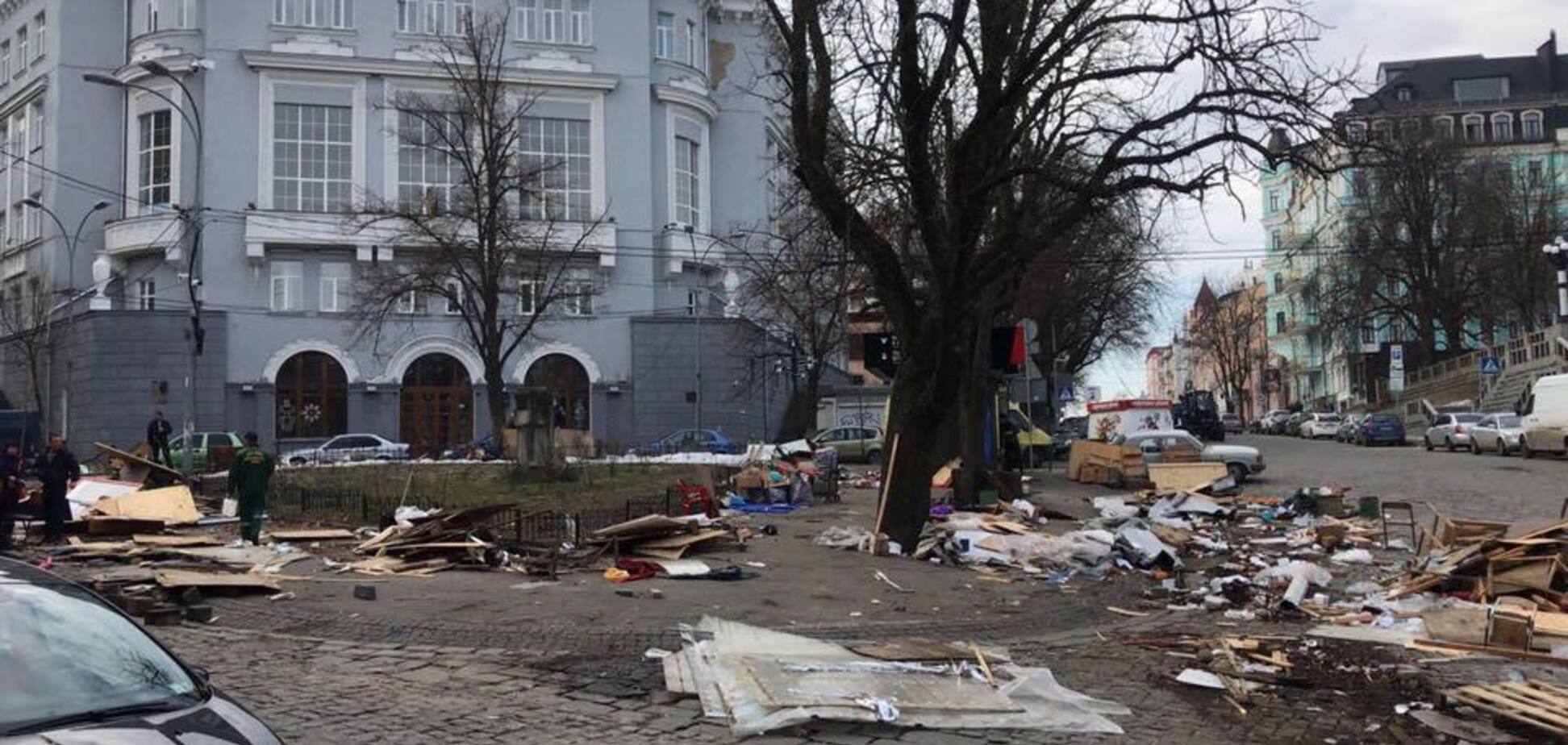 Розчистили клоаку: на Андріївському узвозі в Києві розігнали всіх торгашів