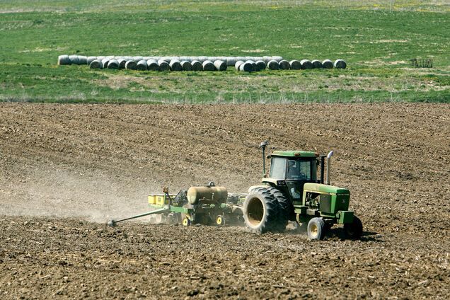 Кабмин одобрил передачу в собственность фермерам 500 тыс. га земли
