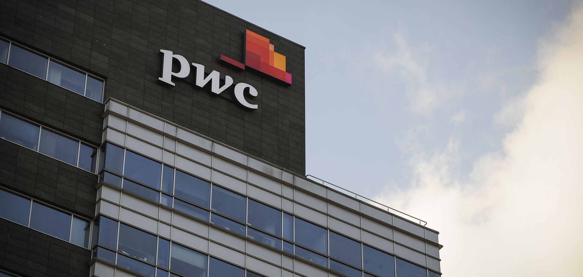 ПриватБанк попереджали: PwC відповіла на позов на $3 млрд