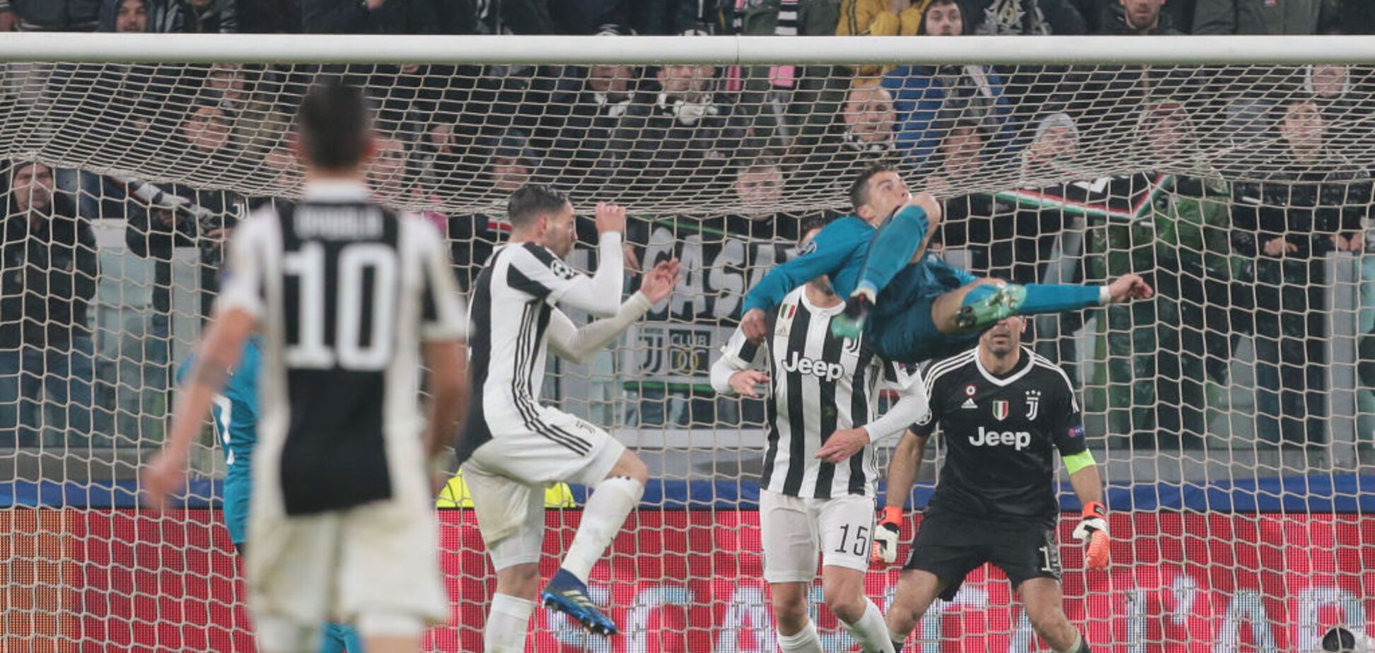 Космическое шоу от Роналду: как в Европе стартовал четвертьфинал Лиги чемпионов