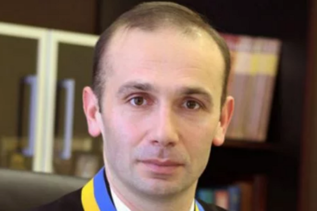 Артур Емельянов