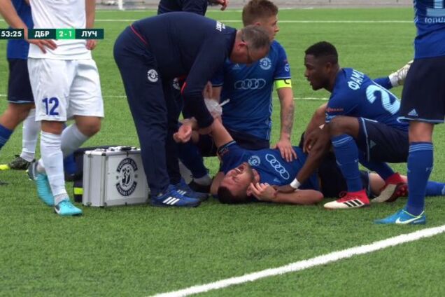 Забрала 'скорая': Милевский в матче получил опасную травму