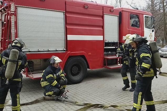 Дым и сотни перепуганных посетителей: в ТРЦ Бердичева случилось ЧП
