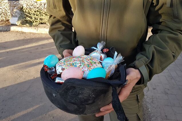 Под обстрелами: как воины празднуют Пасху в АТО
