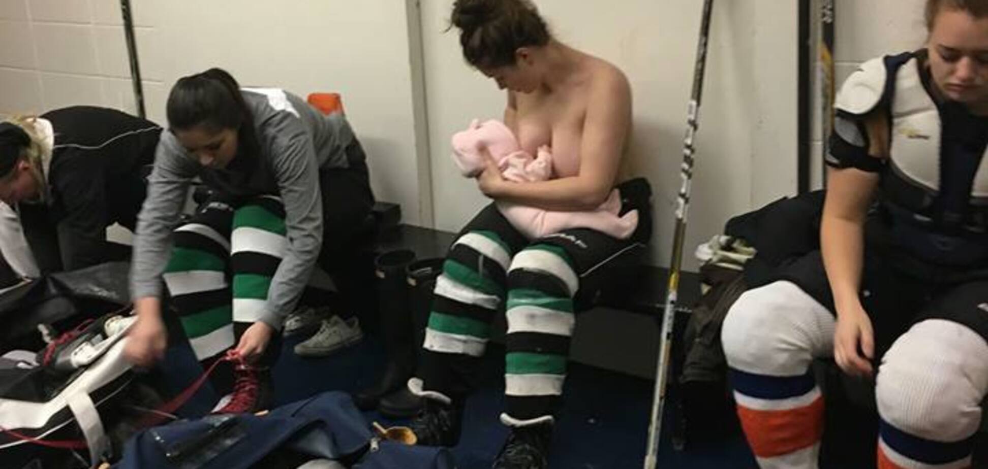 Хоккеистка с голой грудью вызвала жаркие споры в сети