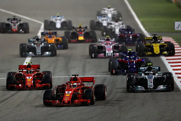 Ferrari лишилась подиума, сбив механика на Гран-при Бахрейна: опубликовано видео 18+