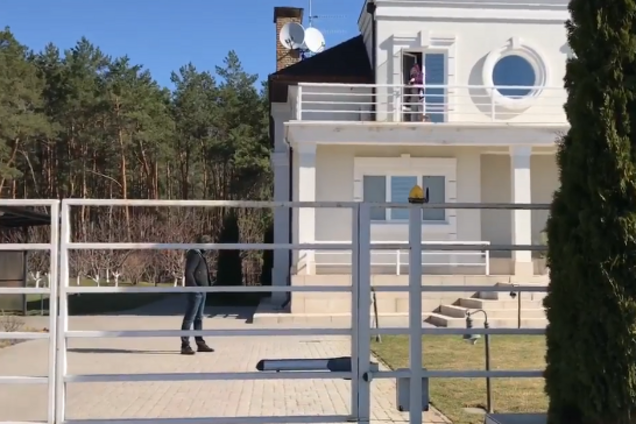 Экс-теща Шовковского попыталась его застрелить: момент попал на видео