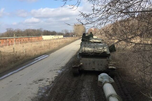 Военная техника и солдаты Путина подобрались к Украине: появились фото