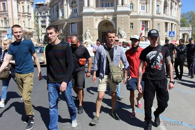 Отбивалась палкой: в Одессе поймали сторонницу 'русского мира'