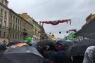 В Питере задержали протестующих с флагом Украины