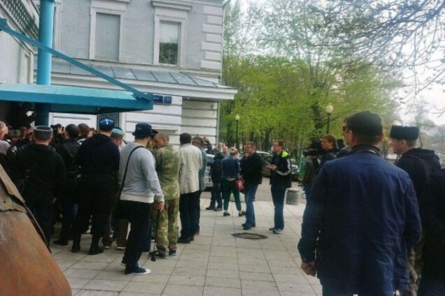 Сторонники 'Л/ДНР' осадили центр в Москве