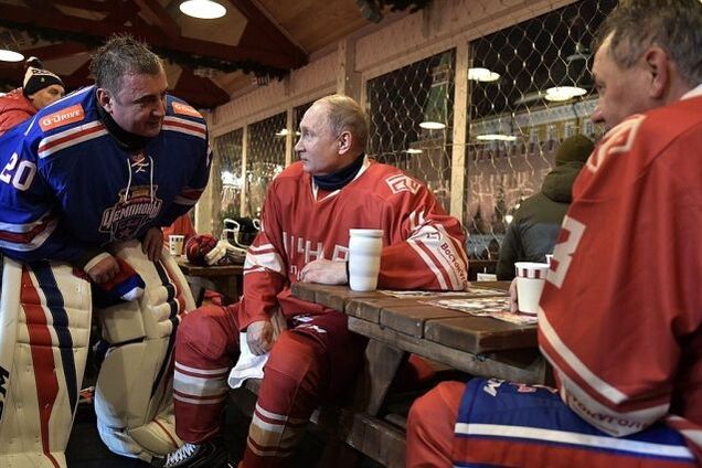 'Соромно': Путіна висміяли за 'клоунаду' в Нічний хокейної ліги