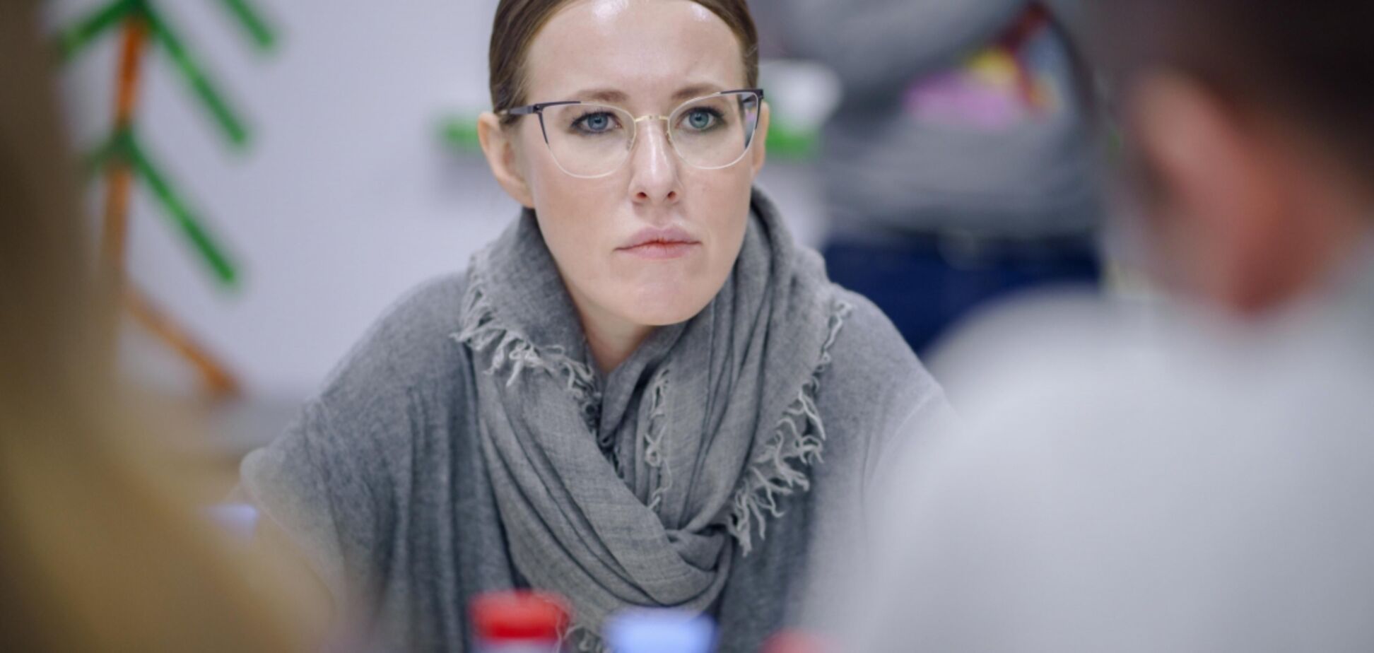 'Не бряцать оружием': в РФ 'патриоты' затроллили Собчак за поздравление с 9 мая