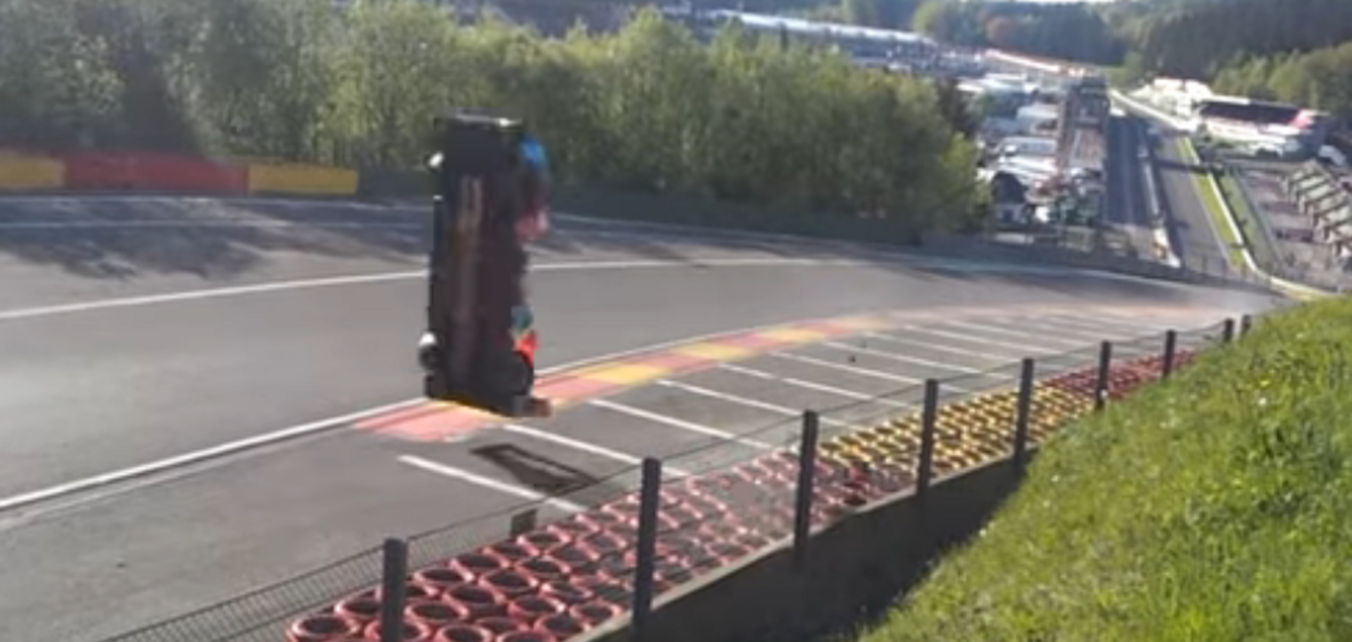Російський гонщик влетів у відбійник на швидкості 300 км / год: відео