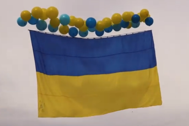 У небо над Горлівкою запустили символ України