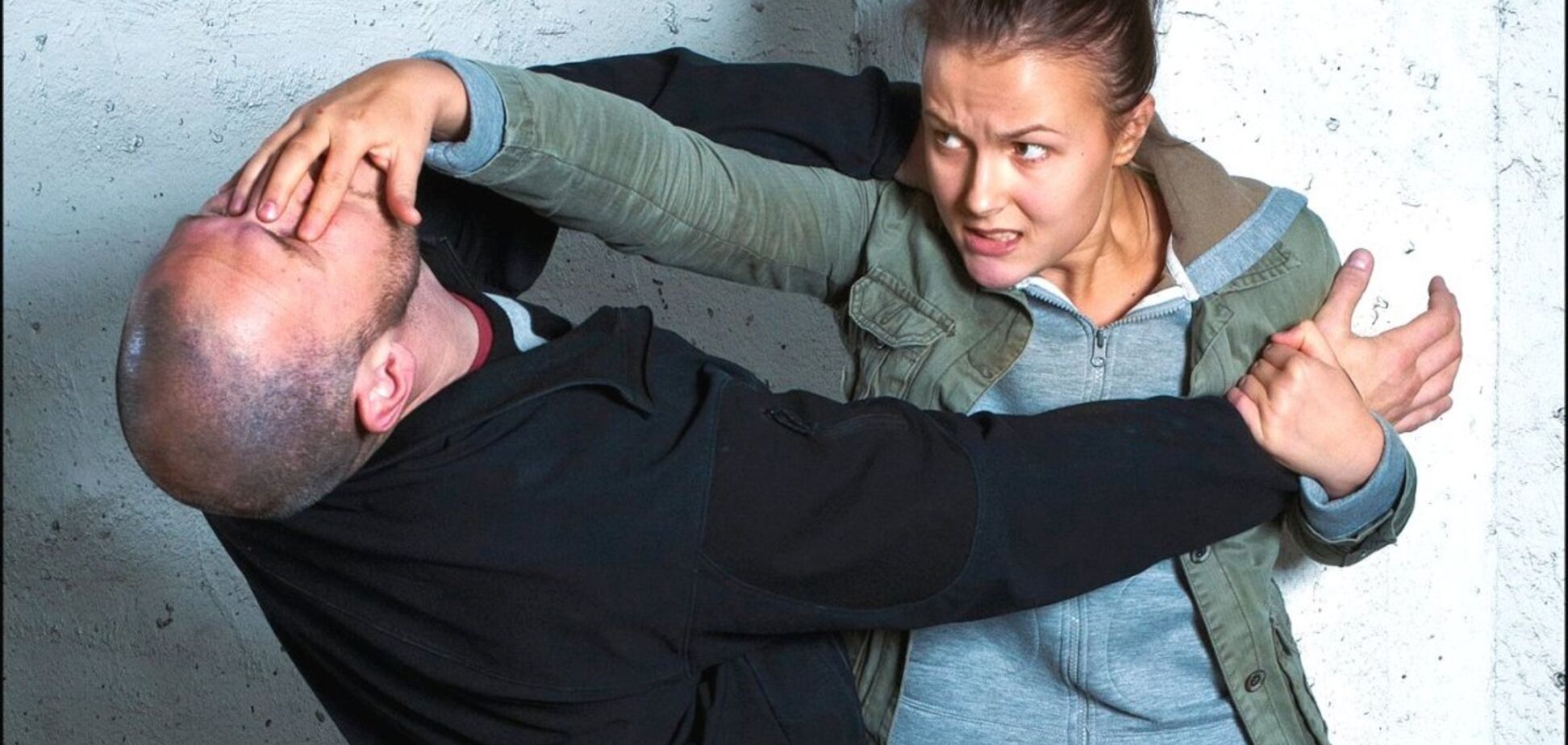 Под Хмельницким девушка избила и ограбила парня