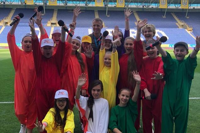 Гимн на финале Кубка страны по футболу исполнили 'Яскраві діти України'