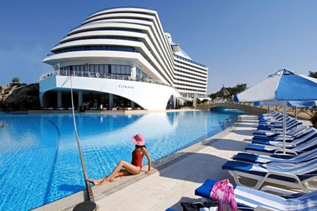 Россияне разгромили отель в Турции