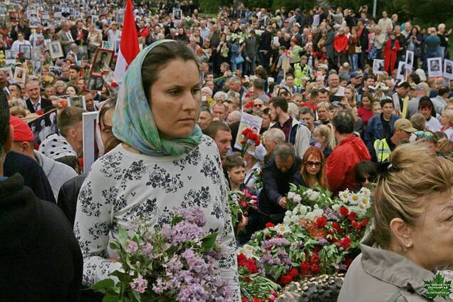 В Одесі влаштували стриптиз біля пам'ятника Невідомому матросу