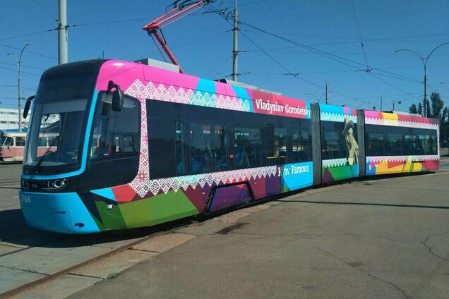 Портрет киевского Гауди появился на столичном трамвае