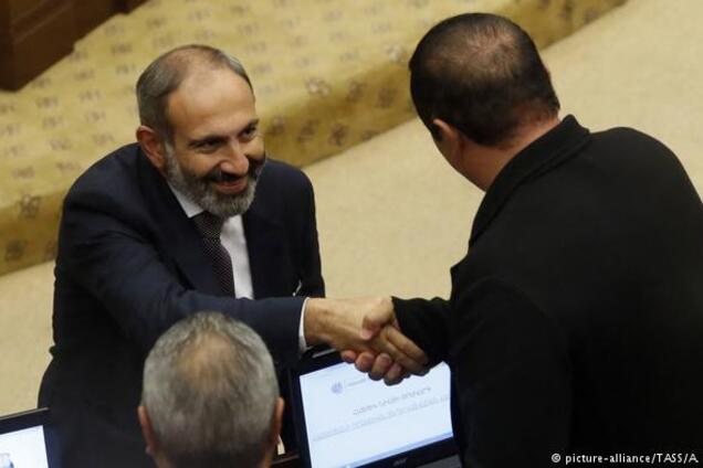 На прохання Пашиняна: в Вірменії змінили головних силовиків