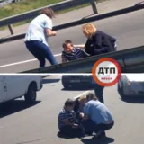В Киеве водитель сбил ребенка на "зебре" и скрылся: первое видео с места ДТП