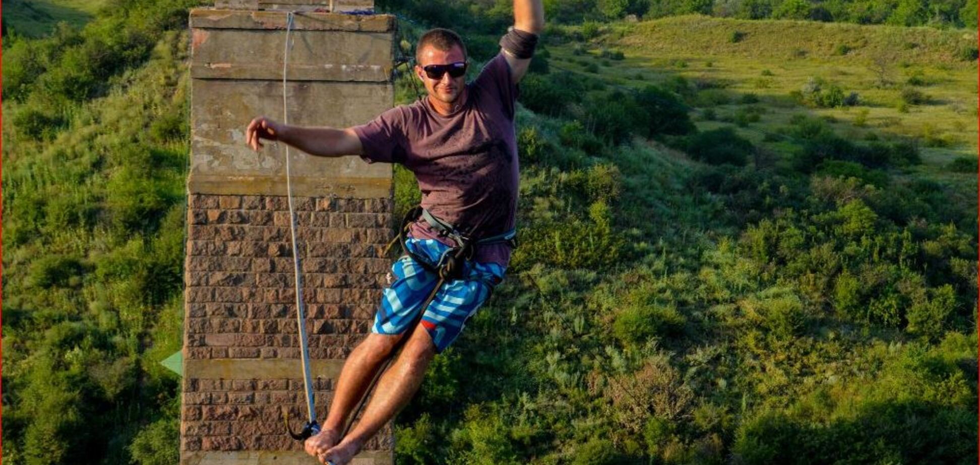 Людина без страху: український екстремал-рекордсмен розкрив секрети життя над прірвою