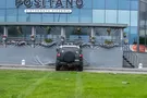 В Киеве пьяный водитель на внедорожнике влетел в ТРЦ