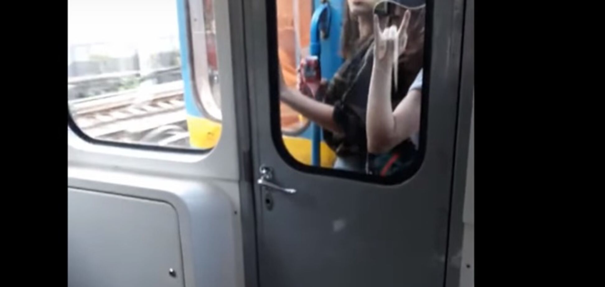 Шокировали пассажиров: стала известна судьба экстремалок из метро Киева
