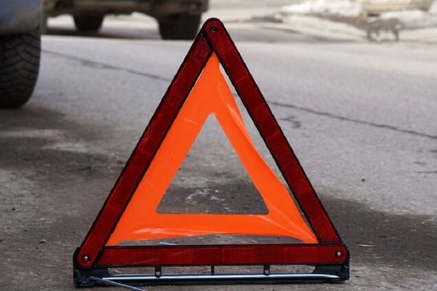 Ринулся под 'КамАЗ': в Одессе водитель-герой спас мать с ребенком