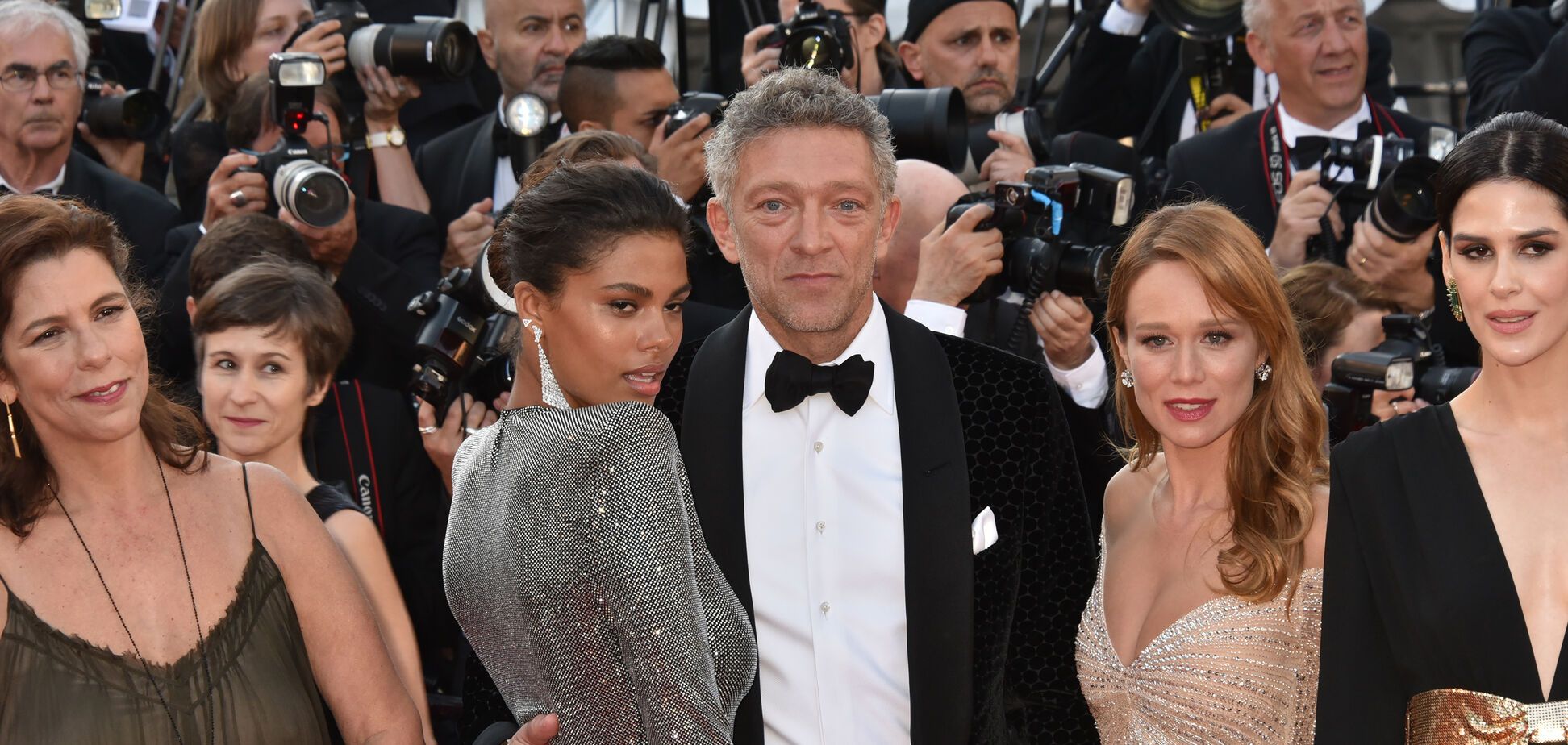 Разница в 31 год: Венсан Кассель впервые вывел в свет подружку-модель