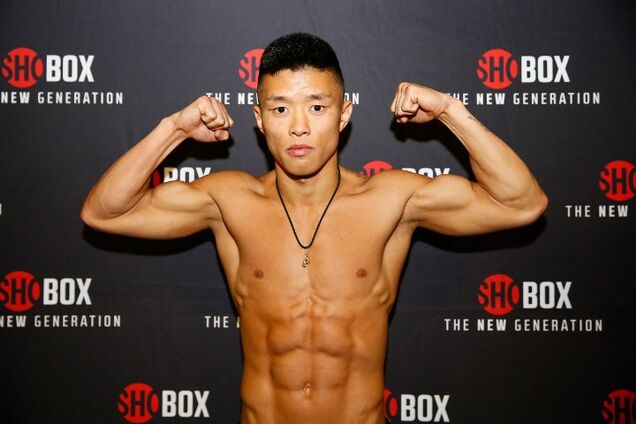 Непобедимый украинский боксер выиграл дебютный бой в США