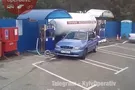 "Чучело на дороге!" В Киеве водитель устроил погром на АЗС