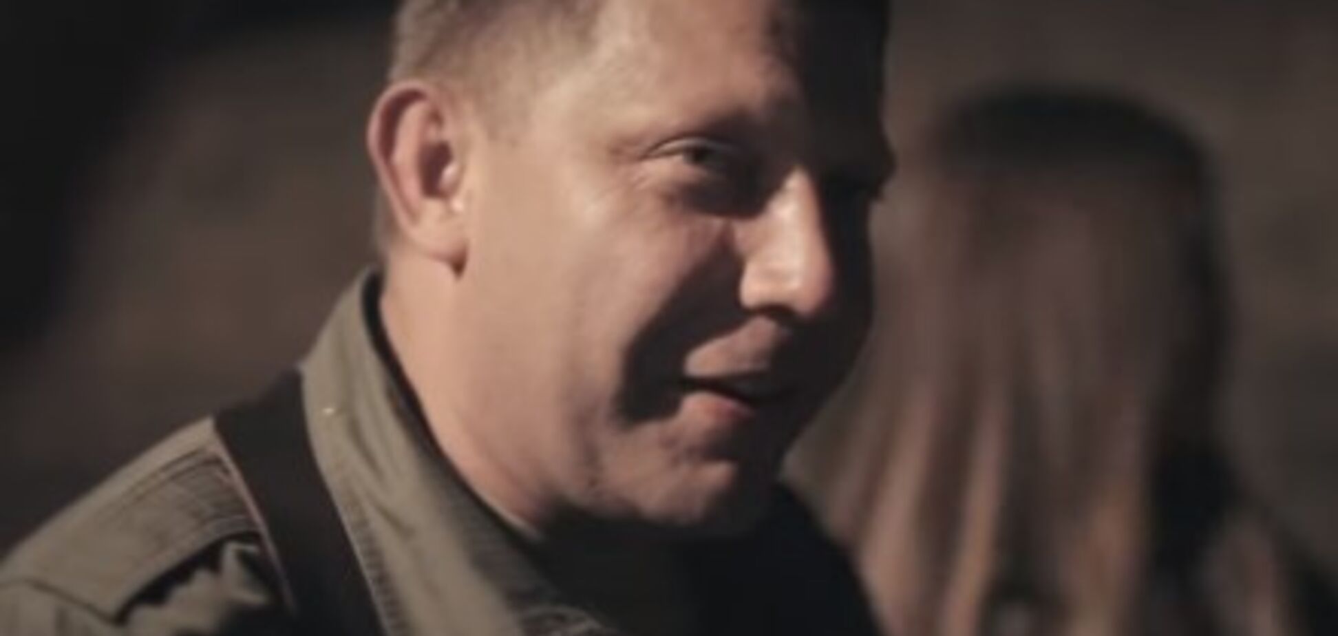 'С пробитой головой': Захарченко спел вместе с российскими рокерами