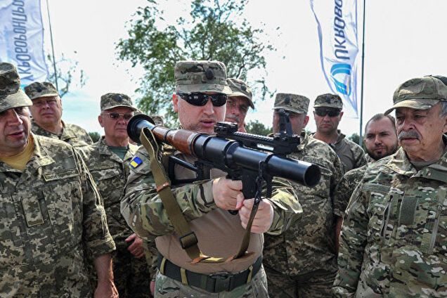 Волкера встретят “дружественным огнем” со всей артилерии