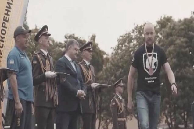 Порошенко не заслуговує на неповагу