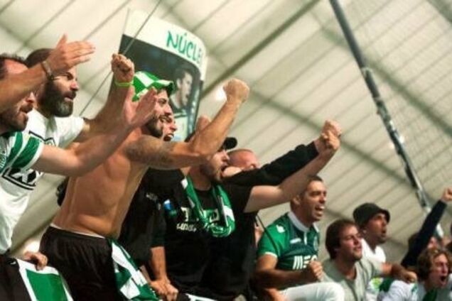 Фанаты прорвались в раздевалку и избили своих футболистов