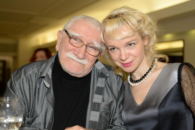 'С трудом передвигает ноги': в СМИ серьезно опасаются за здоровье Джигарханяна