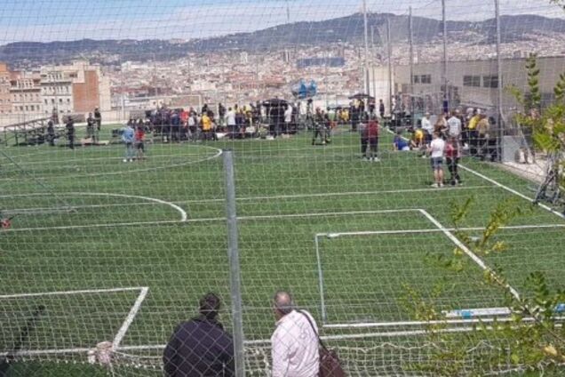 На стадионе в Барселоне обрушилась трибуна: много пострадавших