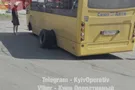 В Киеве у маршрутки на ходу отвалились колеса: опубликованы фото