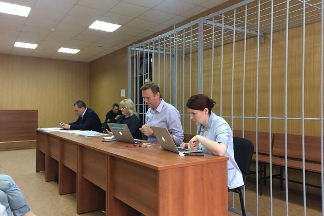 'Он нам не царь': в Москве снова арестовали Навального