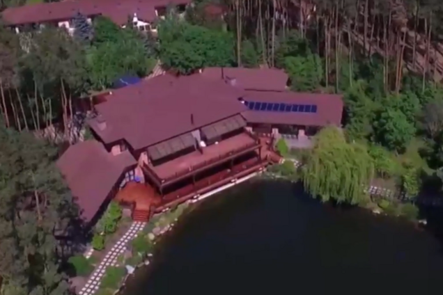 Элитное имение и собственное озеро: журналисты показали, как живет Симоненко