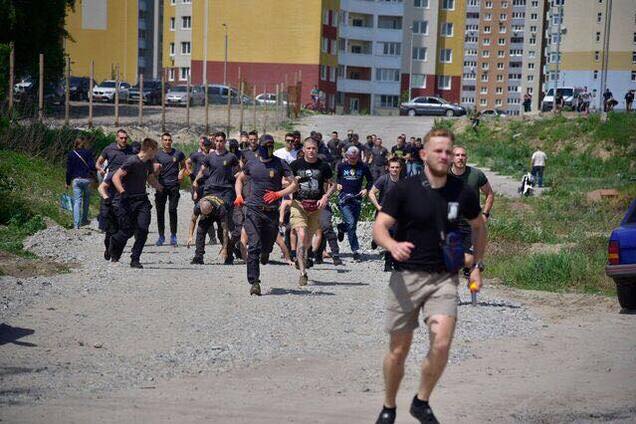 Взрывы, драка и стрельба: в Киеве устроили разборки из-за застройки