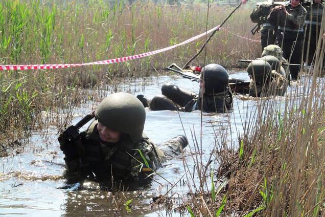 Как проходят учения украинок-морпехов: захватывающий фоторепортаж